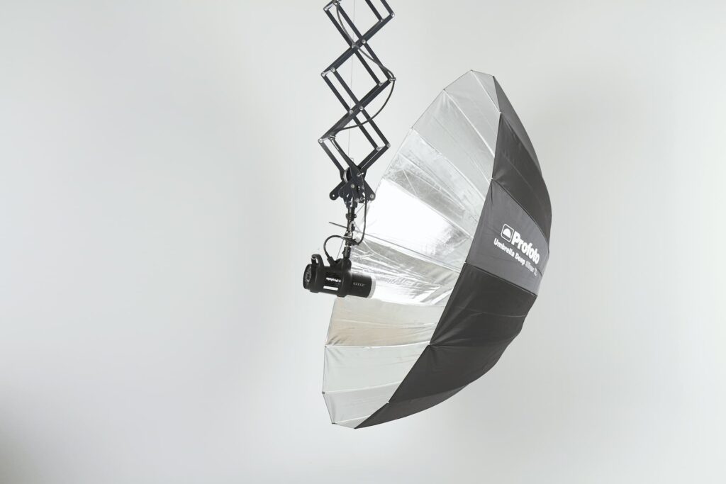 Mietstudio-Profoto-Blitzschirm-Deep-Silver-XL-165cm